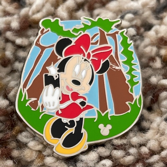 Disneyland Cast Hidden Mickey California Activities Minnie Mouse 2020 Disney Pin - Picture 7 of 7